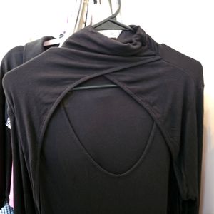 VENUS SIZE 2X Black Top MORE LIKE A XL/1X NWOT